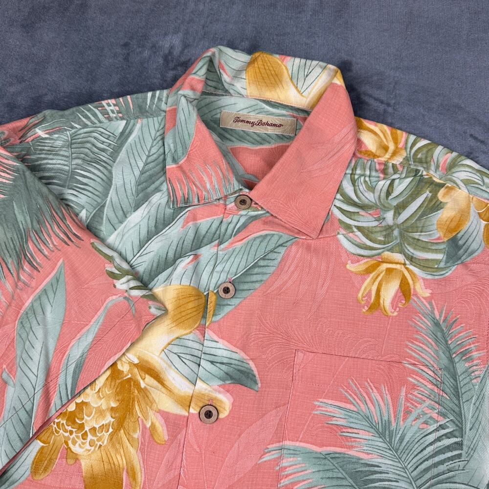 Tommy Bahama Button Up Camp Shirt Mens Medium 100% Silk Coral Tropical Hawaiian